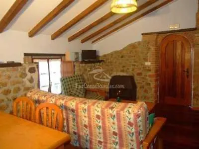 Bajo El Arce Del Parque De Cabarceno ,